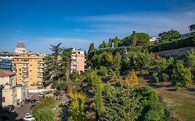 Bloom Hotel Rome
